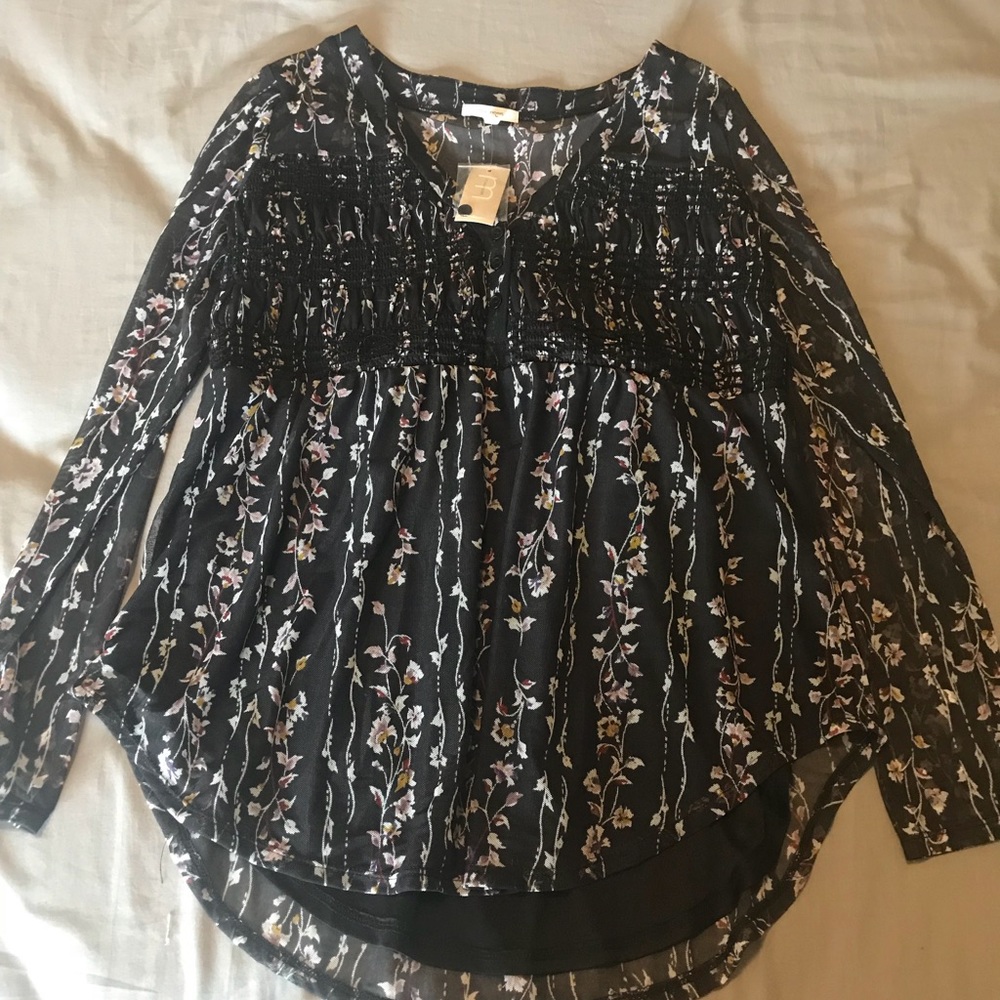 Maurice’s women’s top size Large